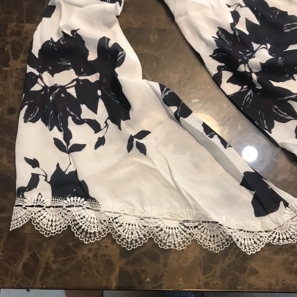 🎉Black and White Floral Flare Sleeve Top! - Picture 5 of 7